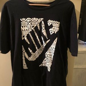 Nike men’s XXL black T-shirt